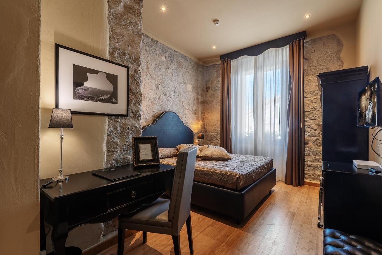 La Del Conte Mameli Hotel 4*